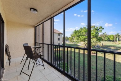 MOTIVATED SELLER!!  GOLF COURSE/LAKE VIEW! This 2 bed + den, 2 on Cross Creek Country Club in Florida - for sale on GolfHomes.com, golf home, golf lot