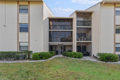 MOTIVATED SELLER!!  GOLF COURSE/LAKE VIEW! This 2 bed + den, 2 on Cross Creek Country Club in Florida - for sale on GolfHomes.com, golf home, golf lot