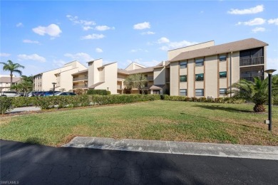 MOTIVATED SELLER!!  GOLF COURSE/LAKE VIEW! This 2 bed + den, 2 on Cross Creek Country Club in Florida - for sale on GolfHomes.com, golf home, golf lot