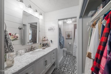 Charming and recently updated condo within walking distance of on Liberty Lake Golf Club in Washington - for sale on GolfHomes.com, golf home, golf lot