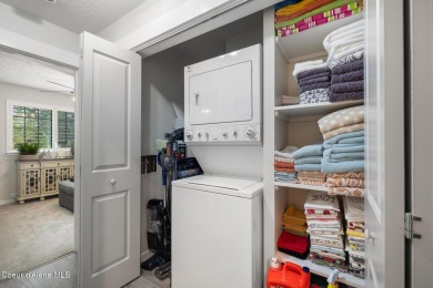 Charming and recently updated condo within walking distance of on Liberty Lake Golf Club in Washington - for sale on GolfHomes.com, golf home, golf lot