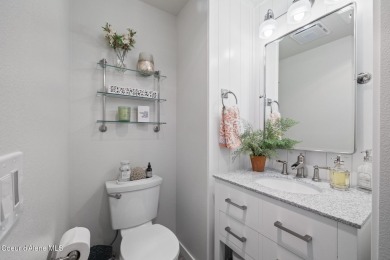 Charming and recently updated condo within walking distance of on Liberty Lake Golf Club in Washington - for sale on GolfHomes.com, golf home, golf lot