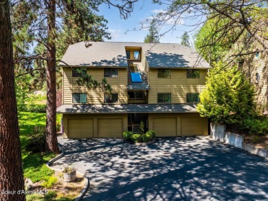 Charming and recently updated condo within walking distance of on Liberty Lake Golf Club in Washington - for sale on GolfHomes.com, golf home, golf lot
