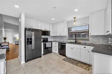 This 3-bedroom, 2-bath, 1-car garage villa in Quail Meadows at on  in Florida - for sale on GolfHomes.com, golf home, golf lot