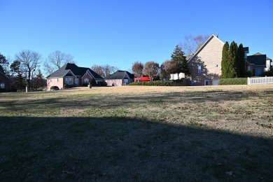 A BEAUTIFUL BUILDING  LOT #44 IN THE HARRISON COUNTRY CLUB .HOLE on Harrison Country Club in Arkansas - for sale on GolfHomes.com, golf home, golf lot