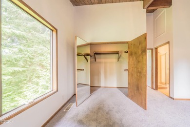 Beautifully remodeled 5B/4.5B luxury home in gated Salishan on Salishan Spa and Golf Resort in Oregon - for sale on GolfHomes.com, golf home, golf lot