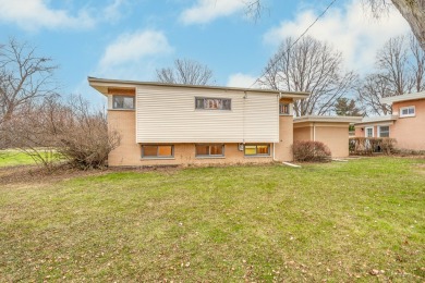 This charming split-level home features three-cozy bedrooms and on Mt. Prospect Golf Club in Illinois - for sale on GolfHomes.com, golf home, golf lot