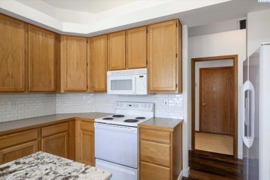 MLS# 284872 Enjoy low-maintenance living in the desirable on Horn Rapids Golf Club in Washington - for sale on GolfHomes.com, golf home, golf lot