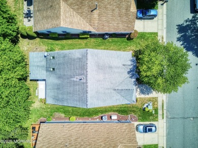 Fully renovated 2 bed, 2 bath home in the desirable Greenbriar on Greenbriar Woodlands in New Jersey - for sale on GolfHomes.com, golf home, golf lot