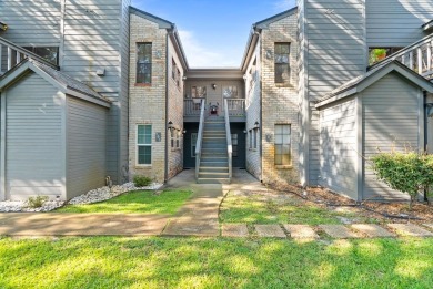 Welcome to this inviting 2-bedroom, 2-bath condo with a on Rockport Country Club in Texas - for sale on GolfHomes.com, golf home, golf lot