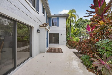 Beautifully maintained townhome nestled within the PRESTIGIOUS on PGA National Golf Club in Florida - for sale on GolfHomes.com, golf home, golf lot