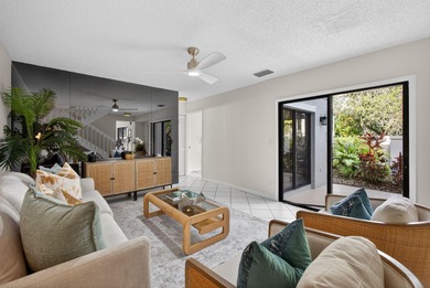 Beautifully maintained townhome nestled within the PRESTIGIOUS on PGA National Golf Club in Florida - for sale on GolfHomes.com, golf home, golf lot