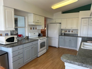 PRICE REDUCED!!This well maintained Victoria II has been updated on Heritage Pines Country Club in Florida - for sale on GolfHomes.com, golf home, golf lot