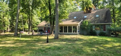 Welcome to the 18th hole of the Royal golf course.  This 2300 sq on Canadian Lakes Country Club-The Royal Course in Michigan - for sale on GolfHomes.com, golf home, golf lot