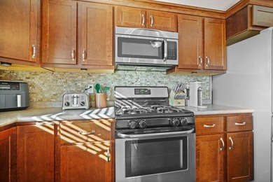 This beautiful home boasts 4 bedrooms and 3.5 baths, with a on Prairie Vista Golf Course in Illinois - for sale on GolfHomes.com, golf home, golf lot