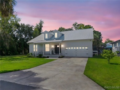 Waterfront Perfection in the Heart of Crystal River! Completely on Plantation Inn and Golf Resort  in Florida - for sale on GolfHomes.com, golf home, golf lot