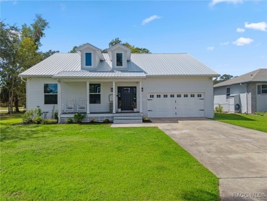 Waterfront Perfection in the Heart of Crystal River! Completely on Plantation Inn and Golf Resort  in Florida - for sale on GolfHomes.com, golf home, golf lot