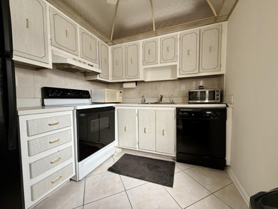 Enjoy this beautiful 2/2 Condo located in Kings Point Golf & on Kings Point Golf -Flanders Way in Florida - for sale on GolfHomes.com, golf home, golf lot