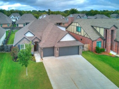 ONE-LEVEL DESIGN in FOREST RIDGE! Custom full-brick home on Forest Ridge Golf Club in Oklahoma - for sale on GolfHomes.com, golf home, golf lot