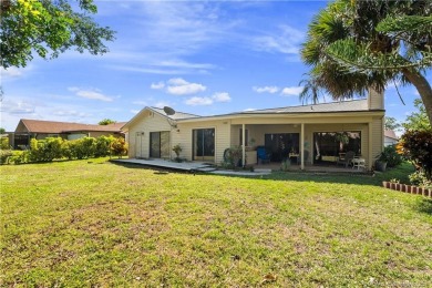 This classic home in the prestigious Heritage Ridge Golf on Heritage Ridge Golf Club in Florida - for sale on GolfHomes.com, golf home, golf lot