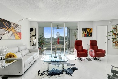 WOW!!! Absolutely GORGEOUS and RARELY AVAILABLE, huge KING on Palm-Aire Country Club and Resort - The Oaks in Florida - for sale on GolfHomes.com, golf home, golf lot