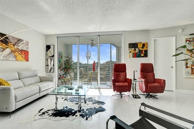 WOW!!! Absolutely GORGEOUS and RARELY AVAILABLE, huge KING on Palm-Aire Country Club and Resort - The Oaks in Florida - for sale on GolfHomes.com, golf home, golf lot