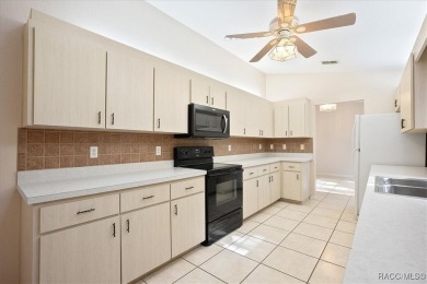 Charming 2-Bedroom Home in the Sought-After 55+ Spruce Creek on Preserve Golf Club in Florida - for sale on GolfHomes.com, golf home, golf lot