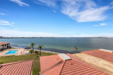 Enjoy the best of Florida living with this beautiful 2-bedroom on Isla Del Sol Yacht and Country Club in Florida - for sale on GolfHomes.com, golf home, golf lot