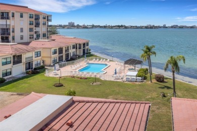 Enjoy the best of Florida living with this beautiful 2-bedroom on Isla Del Sol Yacht and Country Club in Florida - for sale on GolfHomes.com, golf home, golf lot