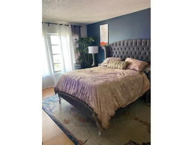 Highly motivated seller offering concessions for the long on Inverrary Country Club in Florida - for sale on GolfHomes.com, golf home, golf lot