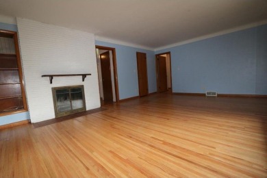 Beautifully laid out rambler is conveniently located within the on Roseville-Cedarholm Golf Club in Minnesota - for sale on GolfHomes.com, golf home, golf lot