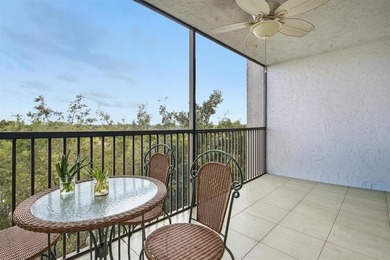 This spacious 3-bedroom, 2.5-bath corner unit in the gated *18th on Inverrary Country Club in Florida - for sale on GolfHomes.com, golf home, golf lot