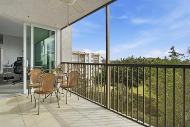 This spacious 3-bedroom, 2.5-bath corner unit in the gated *18th on Inverrary Country Club in Florida - for sale on GolfHomes.com, golf home, golf lot