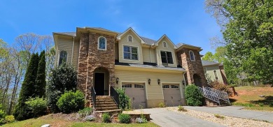 This townhome in Mountain Harbour is a gem! It's perfect for on Chatuge Shores Golf Course in North Carolina - for sale on GolfHomes.com, golf home, golf lot