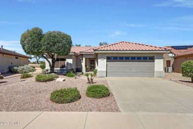 Wonderful furnished turnkey opportunity plus golf cart! This on Sun City Grand Golf Couse and Club in Arizona - for sale on GolfHomes.com, golf home, golf lot