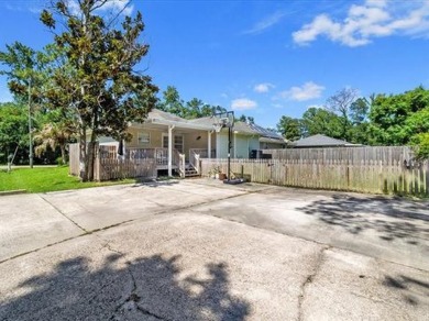 Welcome!! This charming 3-bedroom, 2-bathroom home sits on a on Oak Harbor Golf Club in Louisiana - for sale on GolfHomes.com, golf home, golf lot