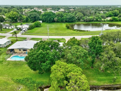 Beautiful 3 Bedroom, 2 Bathroom, 1 Car Garage Home in the on Club Med Sandpiper in Florida - for sale on GolfHomes.com, golf home, golf lot
