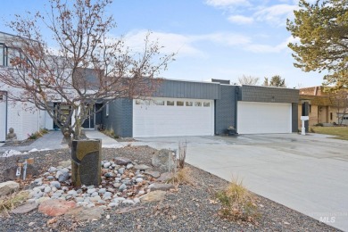 Overlooking the award-winning Hillcrest Golf Course, this fully on Hillcrest Country Club, Inc. in Idaho - for sale on GolfHomes.com, golf home, golf lot