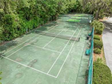 Beautifully renovated & fully furnished 3BR/3BA condo offers the on Shipyard Golf Club in South Carolina - for sale on GolfHomes.com, golf home, golf lot