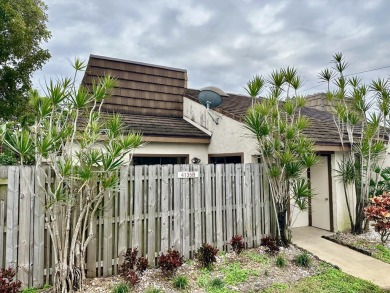 Stunning 2 stories Townhome on the heart of West Palm Beach on Trump International Golf Club West Palm Beach in Florida - for sale on GolfHomes.com, golf home, golf lot