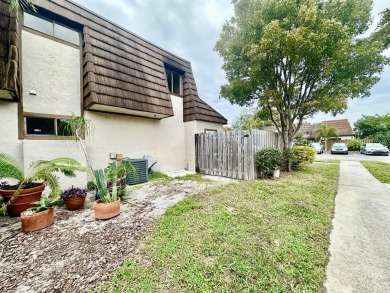 Stunning 2 stories Townhome on the heart of West Palm Beach on Trump International Golf Club West Palm Beach in Florida - for sale on GolfHomes.com, golf home, golf lot