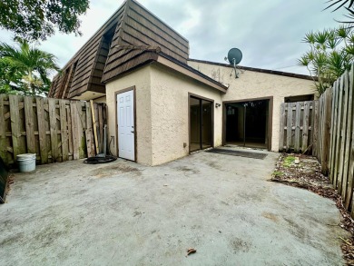 Stunning 2 stories Townhome on the heart of West Palm Beach on Trump International Golf Club West Palm Beach in Florida - for sale on GolfHomes.com, golf home, golf lot