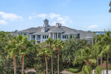 This immaculate condo is move-in ready and offers beautiful on Sandestin Golf and Beach Resort - Raven in Florida - for sale on GolfHomes.com, golf home, golf lot