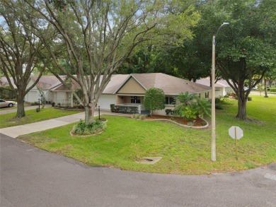 Move-in ready end-unit villa in the highly desirable Crescent on On Top of the World Golf Course in Florida - for sale on GolfHomes.com, golf home, golf lot