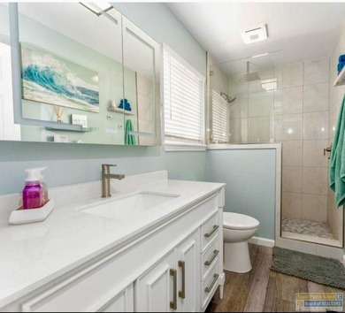 Charming golf-course retreat offering peaceful views and relaxed on Long Island Golf Course in Texas - for sale on GolfHomes.com, golf home, golf lot