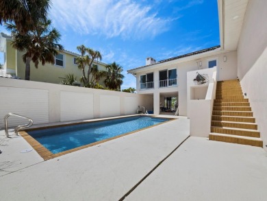 Under contract-accepting backup offers. An ideal waterfront on Longboat Key Golf Club Resort in Florida - for sale on GolfHomes.com, golf home, golf lot