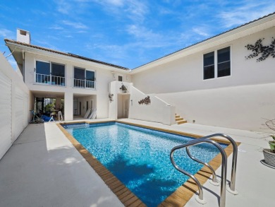 Under contract-accepting backup offers. An ideal waterfront on Longboat Key Golf Club Resort in Florida - for sale on GolfHomes.com, golf home, golf lot