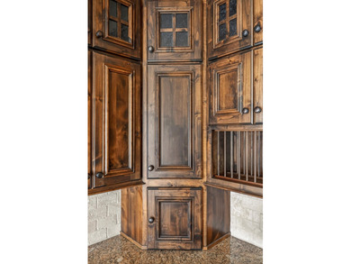 An inviting and warm home situated along one of the neighborhood on Rivercut Golf Course in Missouri - for sale on GolfHomes.com, golf home, golf lot