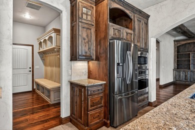 An inviting and warm home situated along one of the neighborhood on Rivercut Golf Course in Missouri - for sale on GolfHomes.com, golf home, golf lot