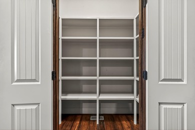 An inviting and warm home situated along one of the neighborhood on Rivercut Golf Course in Missouri - for sale on GolfHomes.com, golf home, golf lot